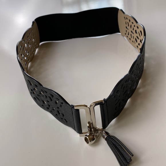 Apt. 9 Women Black Belt M/L Faux Leather cut-out stretch belt.Tassels Boho - Picture 1 of 6